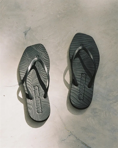 Tapered Flip Flops - Black - Sleepers 